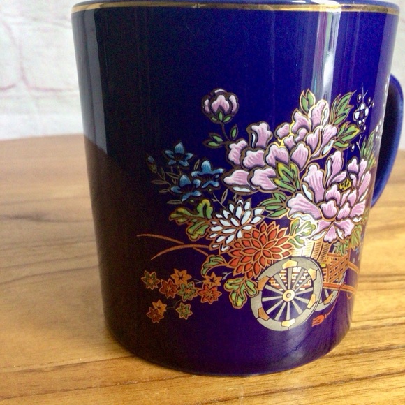 Vintage Cobalt Blue Porcelain Mug with Floral Design - Japan - Picture 5 of 8
